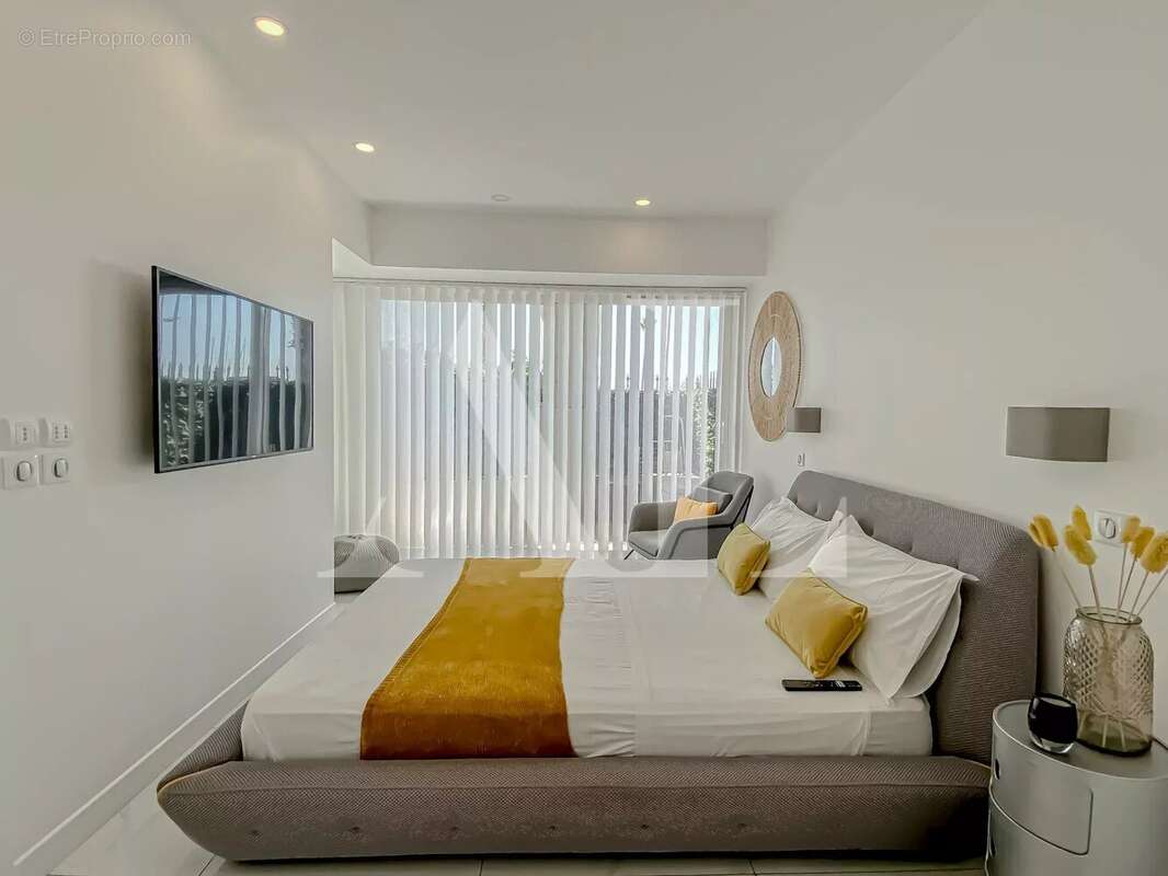 Appartement à VALLAURIS