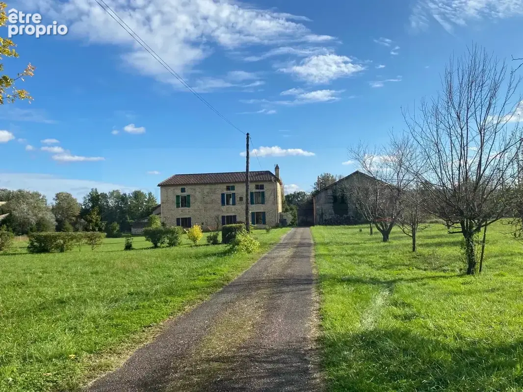 Superbe ensemble en pîerre avec piscine et dépendances au bord du Lot - photo 12