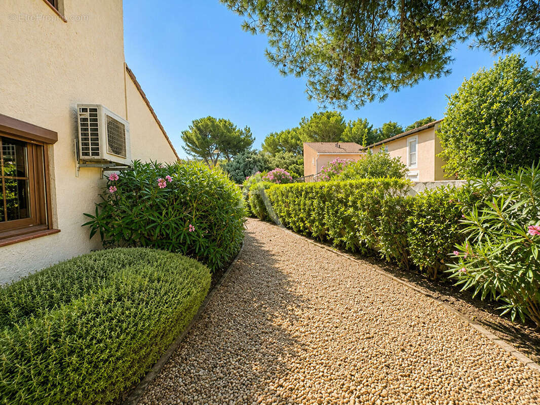 Maison familiale de 110 m² avec 4 chambres et beau terrain de 445 m² - photo 3