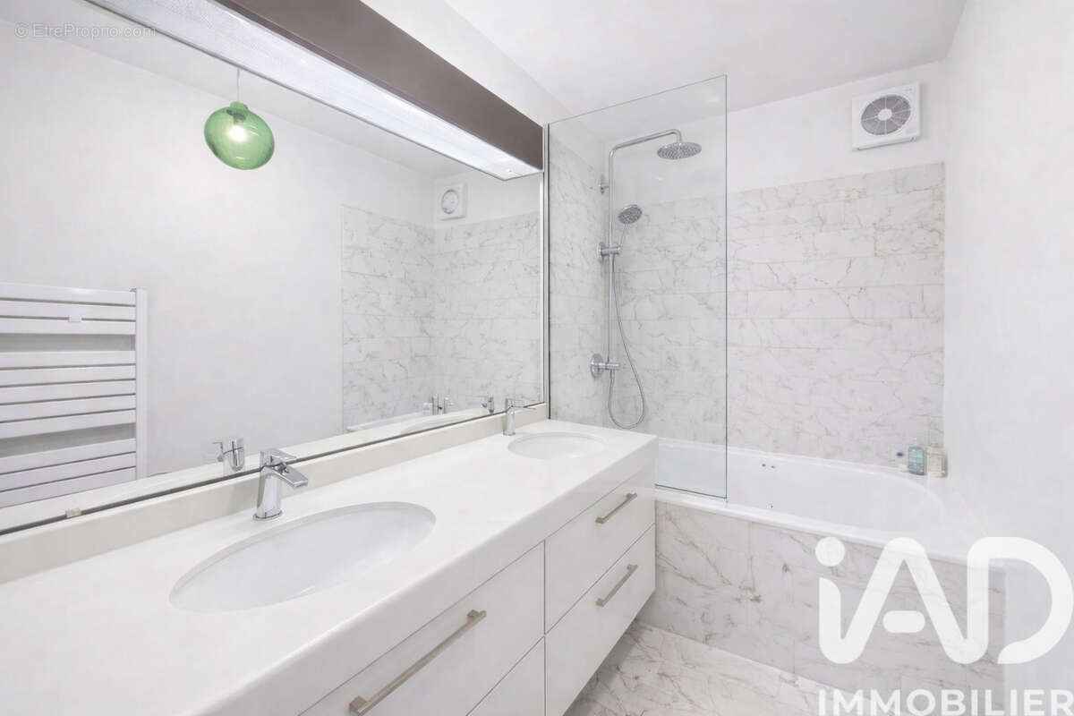 Photo 9 - Appartement à COURBEVOIE