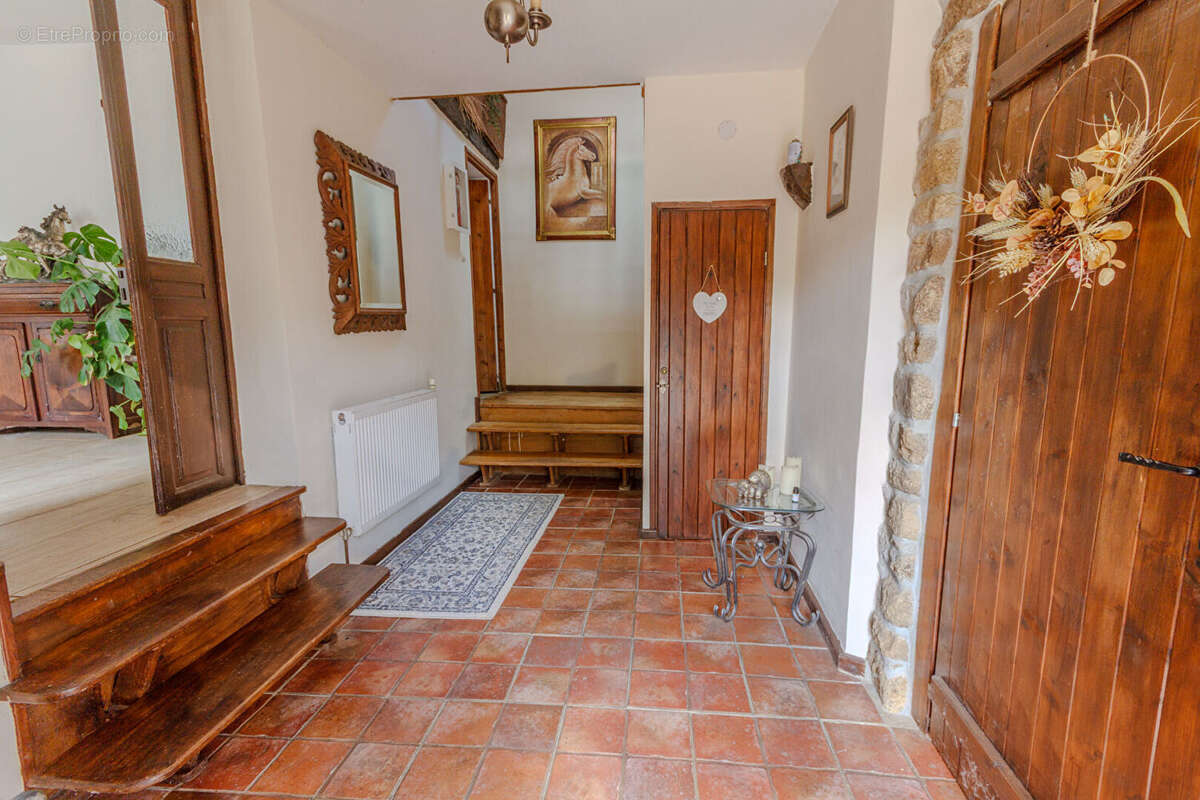 Manche : Maison en pierre de 3 chambres avec studio, écuries et terrain. - photo 3