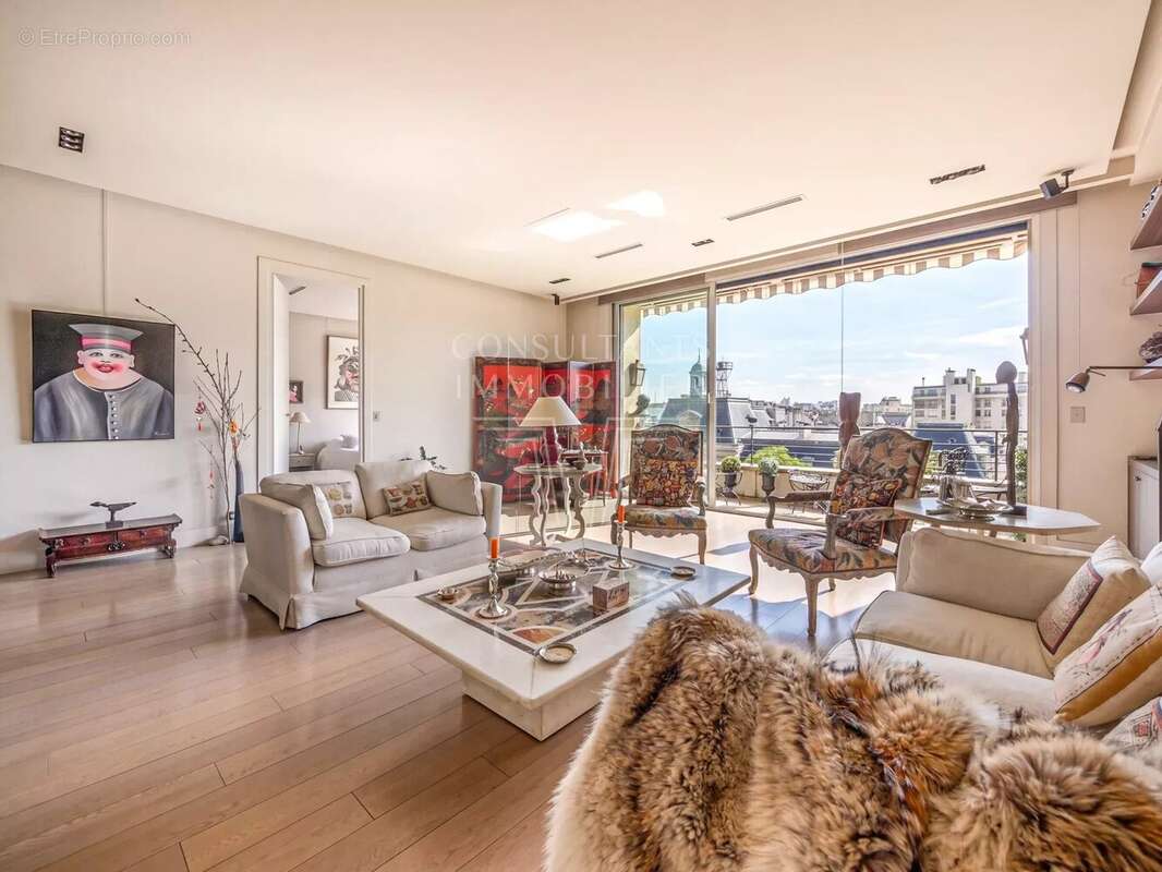 Appartement à PARIS-16E