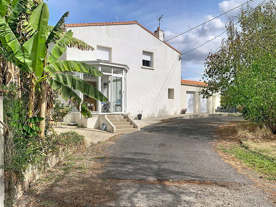 Maison à SAINT-MACAIRE-EN-MAUGES