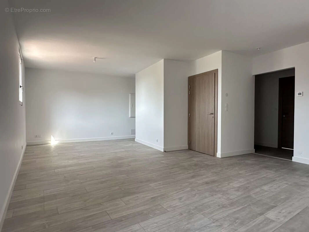 Appartement à SAINT-JEAN-D'ANGELY