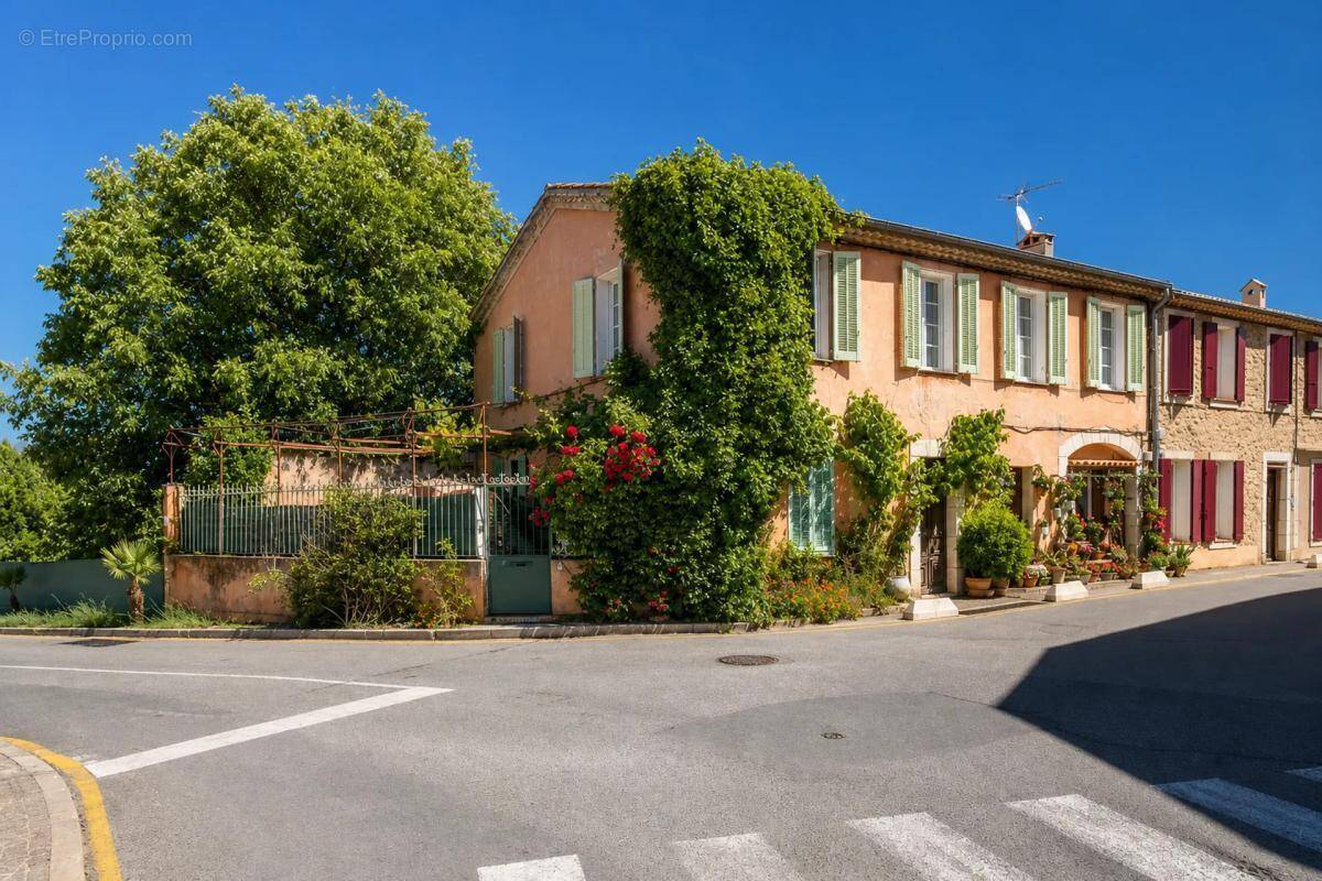 Appartement à MONTAUROUX