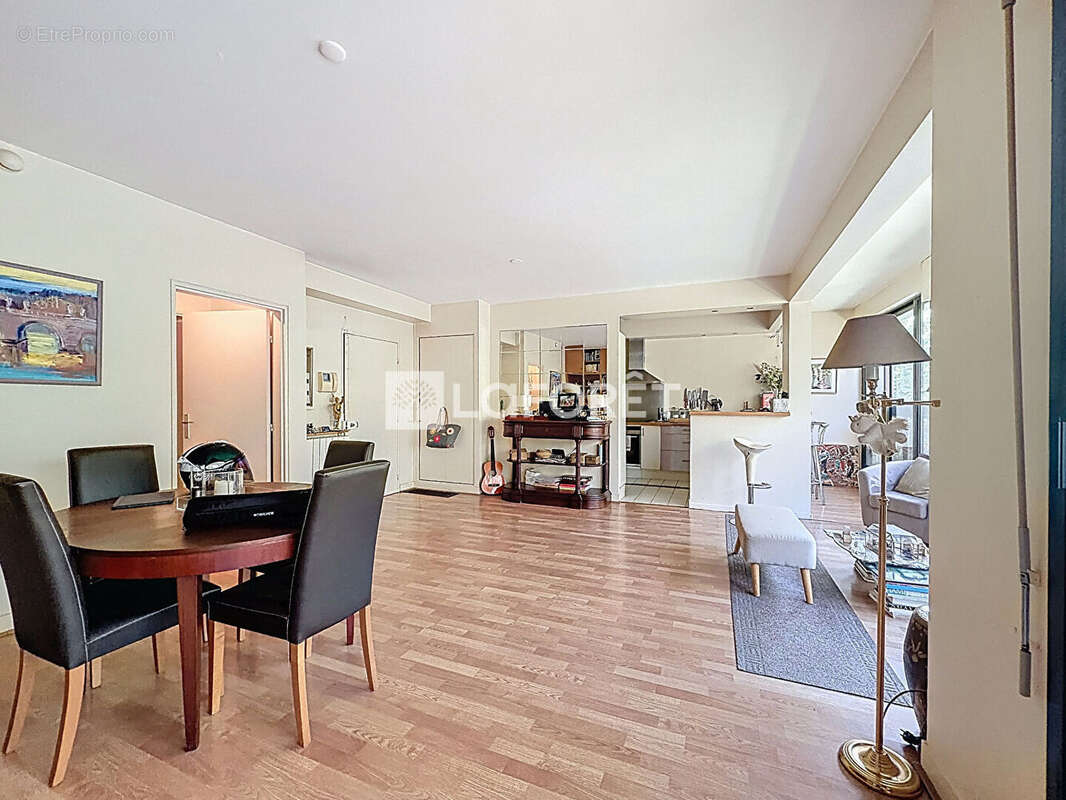 Appartement à NEUILLY-SUR-SEINE