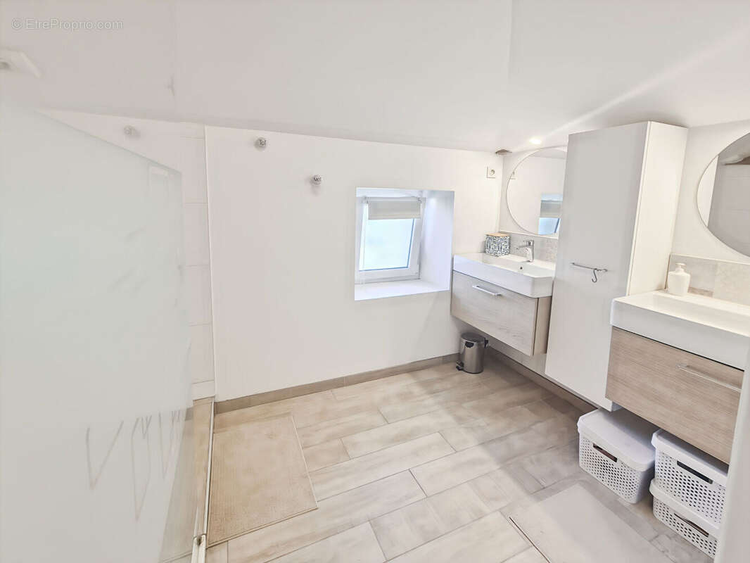 Maison à MONTREVAULT