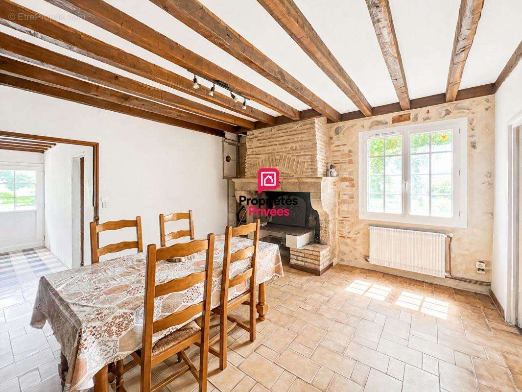 Maison en pierre 118 m² sur plus d'un hectare avec dépendances - photo 4