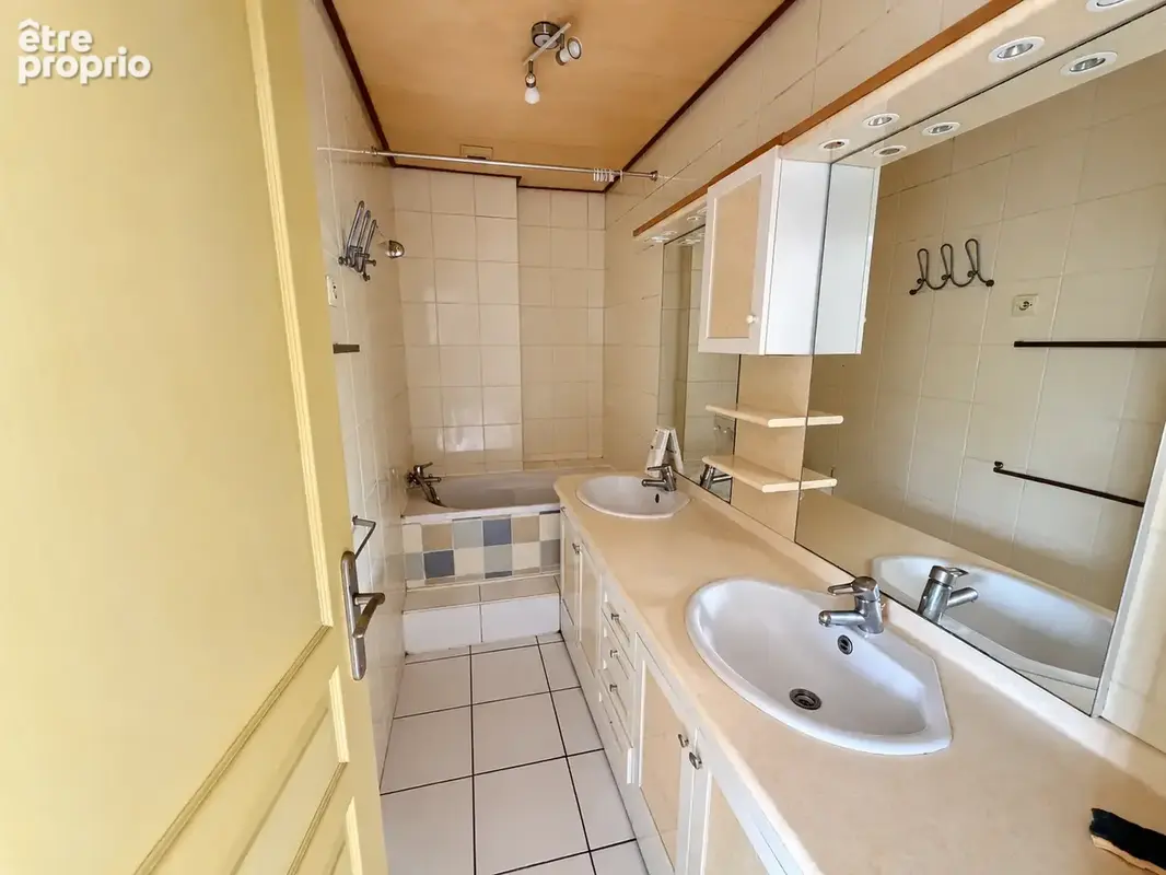 LYON 3ᵉ   Appartement 4 pièces traversant   78 m2   4ᵉ étage avec ascenseur - photo 9