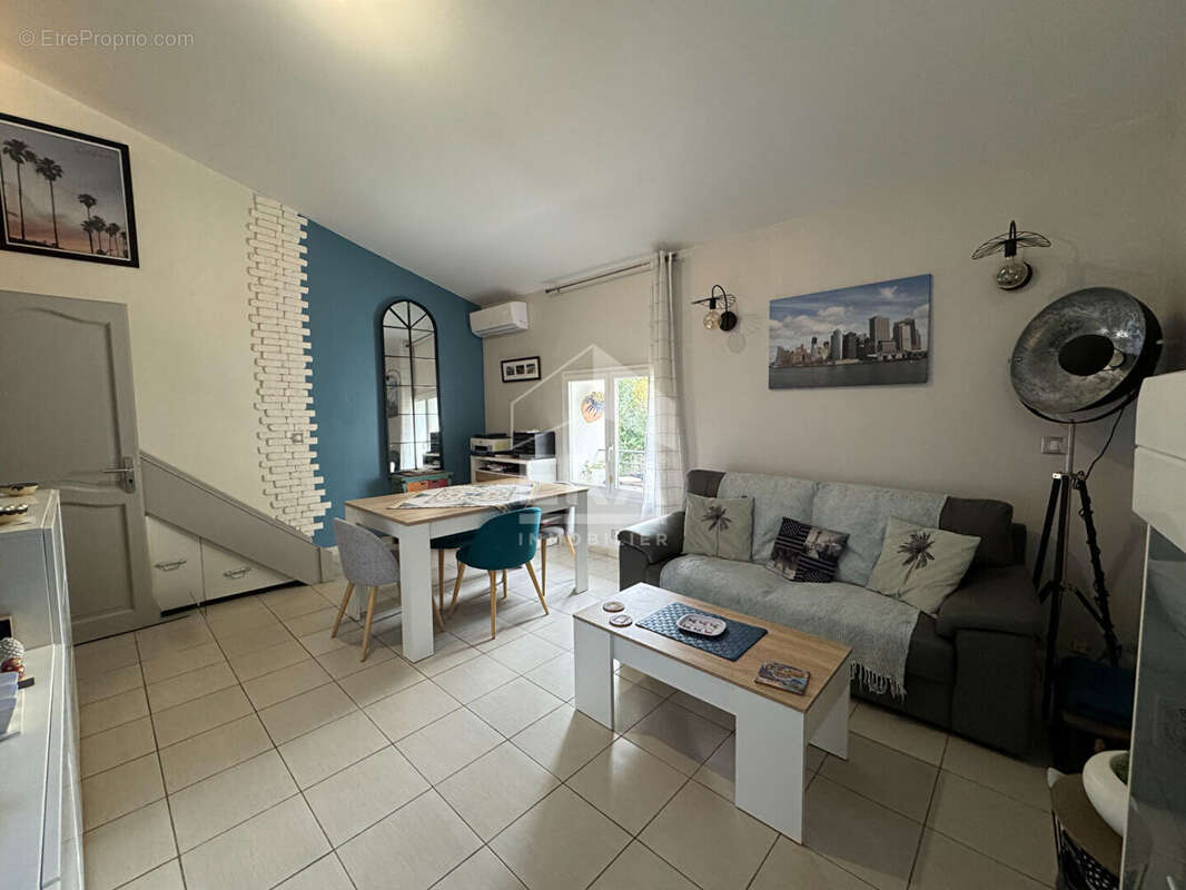Appartement à VENELLES