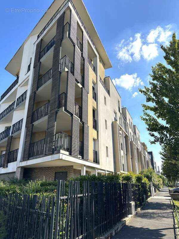 Appartement à LES PAVILLONS-SOUS-BOIS