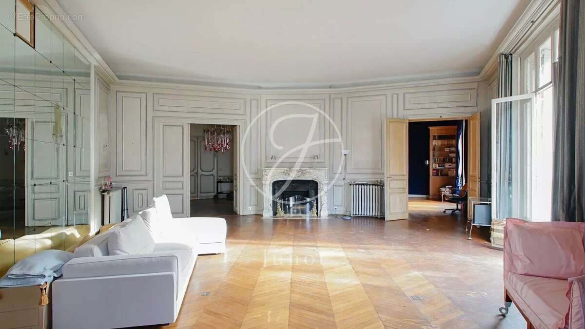 Appartement à PARIS-16E