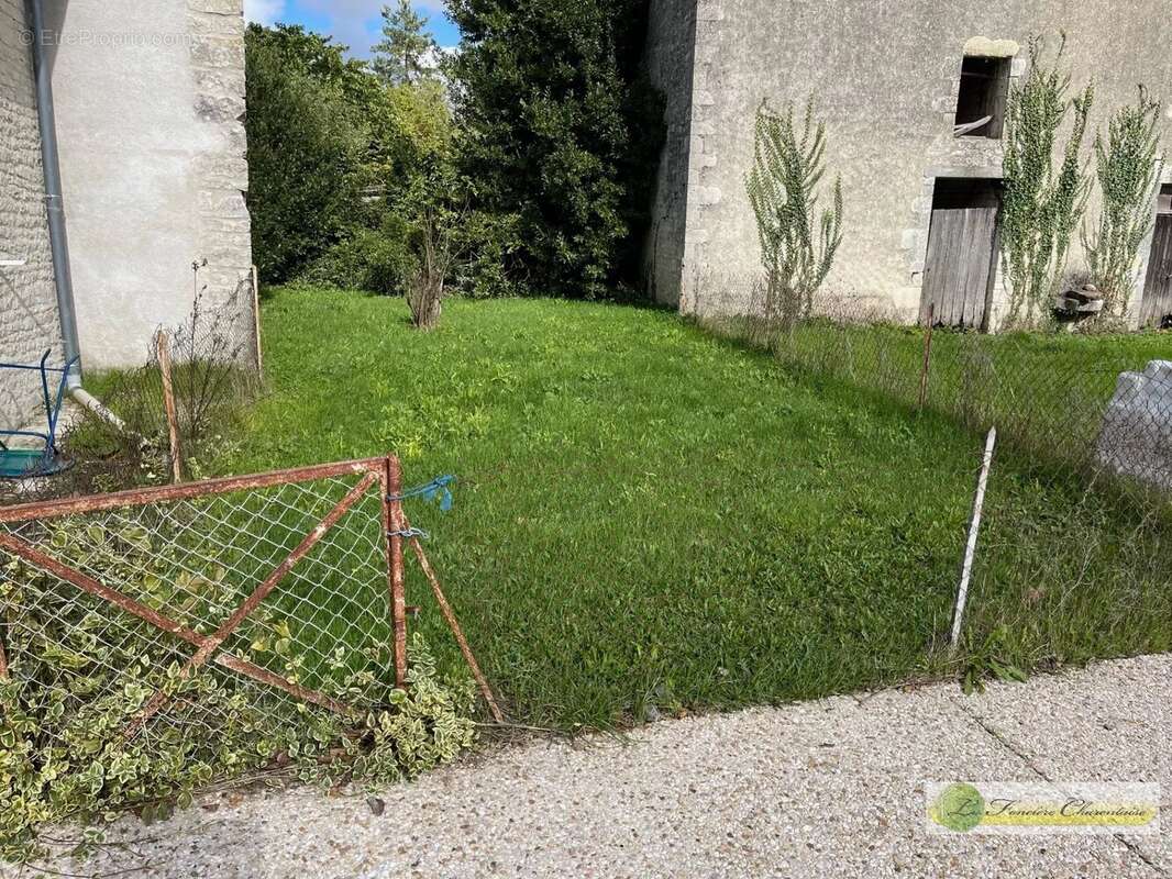 Maison à SAINT-FRAIGNE