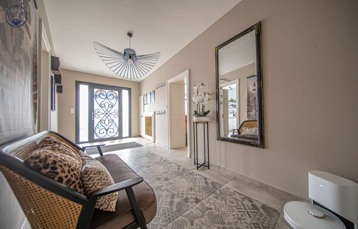 Maison de caractère avec dépendance et nombreuses possibilités d’aménagement - photo 2