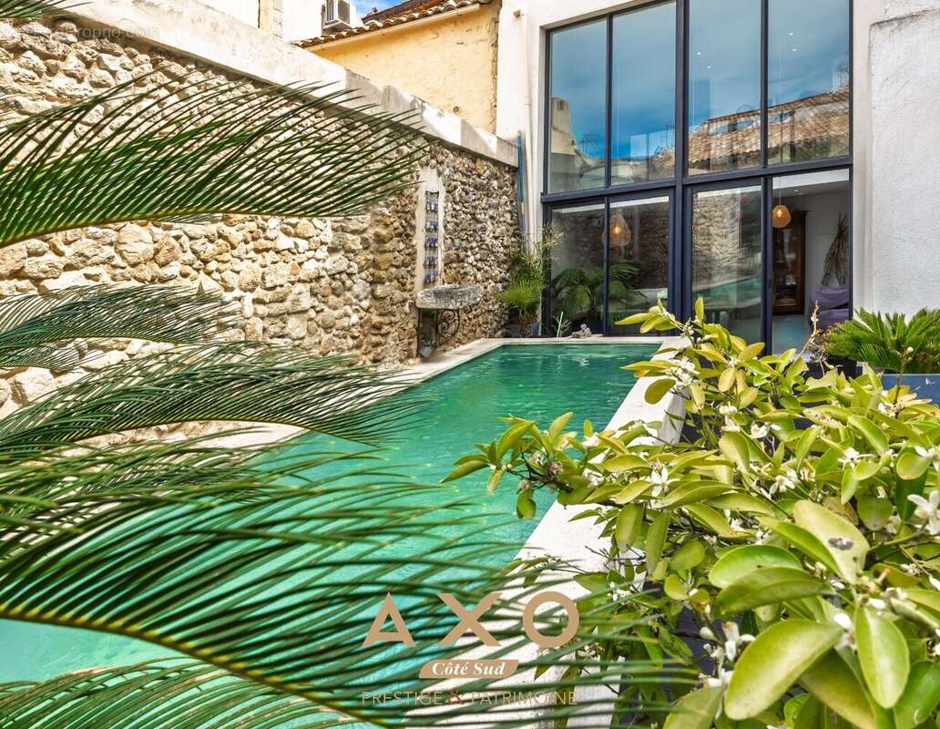 Lambesc - maison - 250m² - 3 chambres - piscine - 750 000  - photo 2