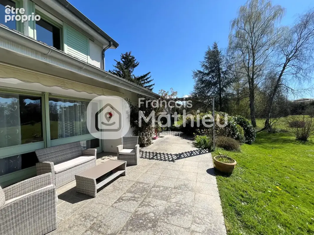 Photo Maison à Chalamont au prix de 555 000€