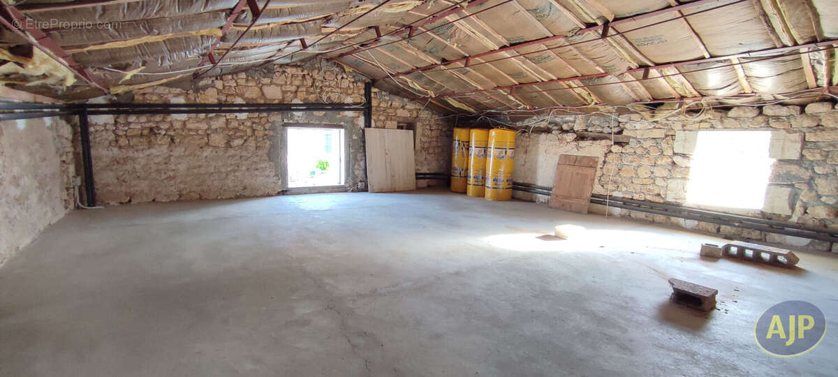 Maison à SAINT-PALAIS-DE-PHIOLIN