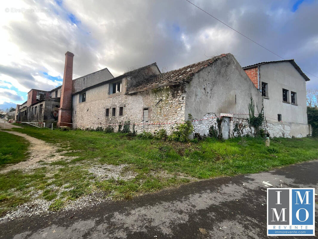 Commerce à MEHUN-SUR-YEVRE