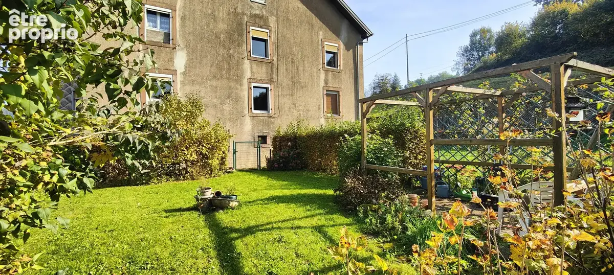 A La Claquette, appartement F2 en duplex, 68.40 m2, jardin privatif de 98 m2, deux grandes caves. - photo 2