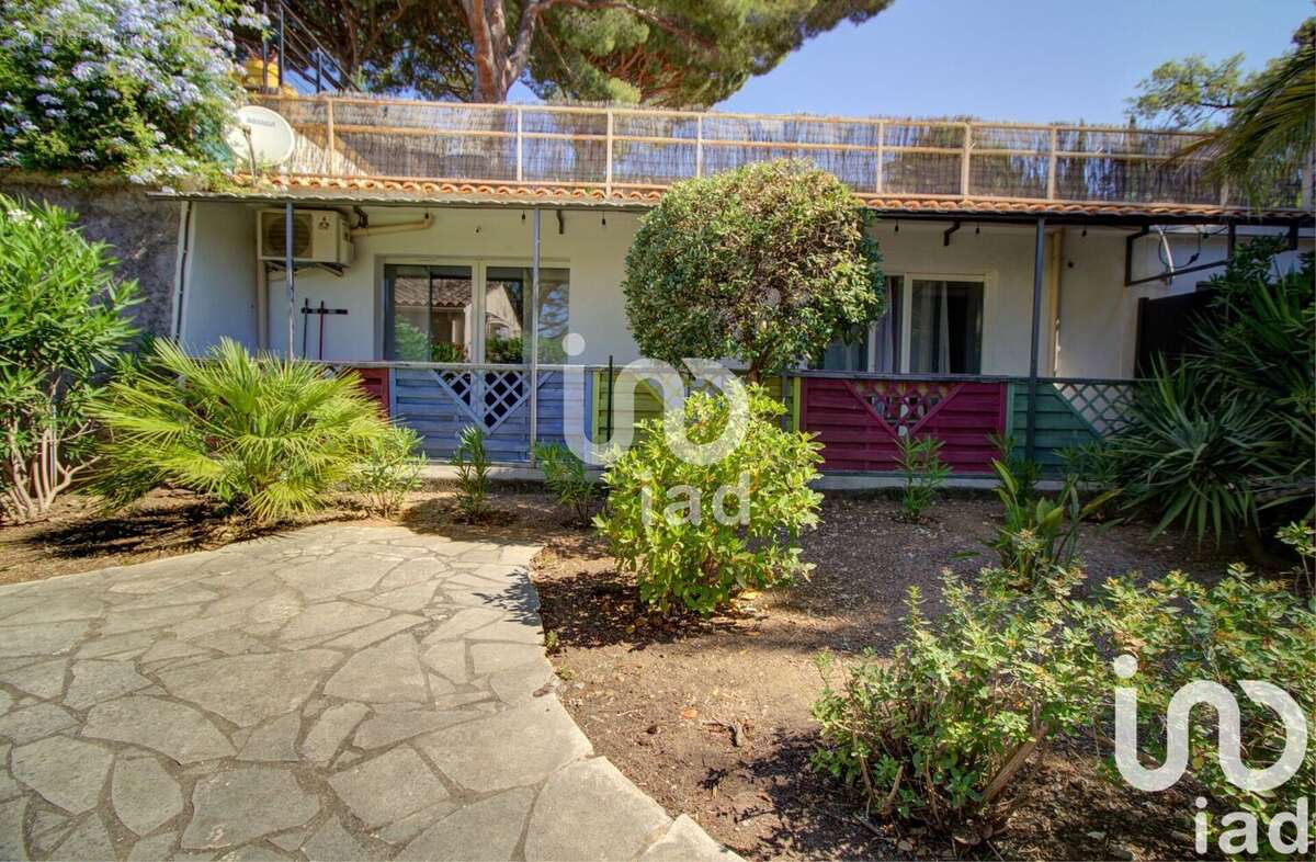 Photo 2 - Appartement à ROQUEBRUNE-SUR-ARGENS