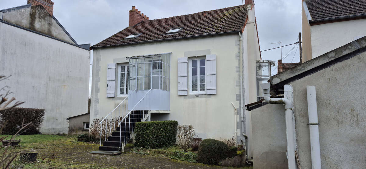 Maison à MONTLUCON