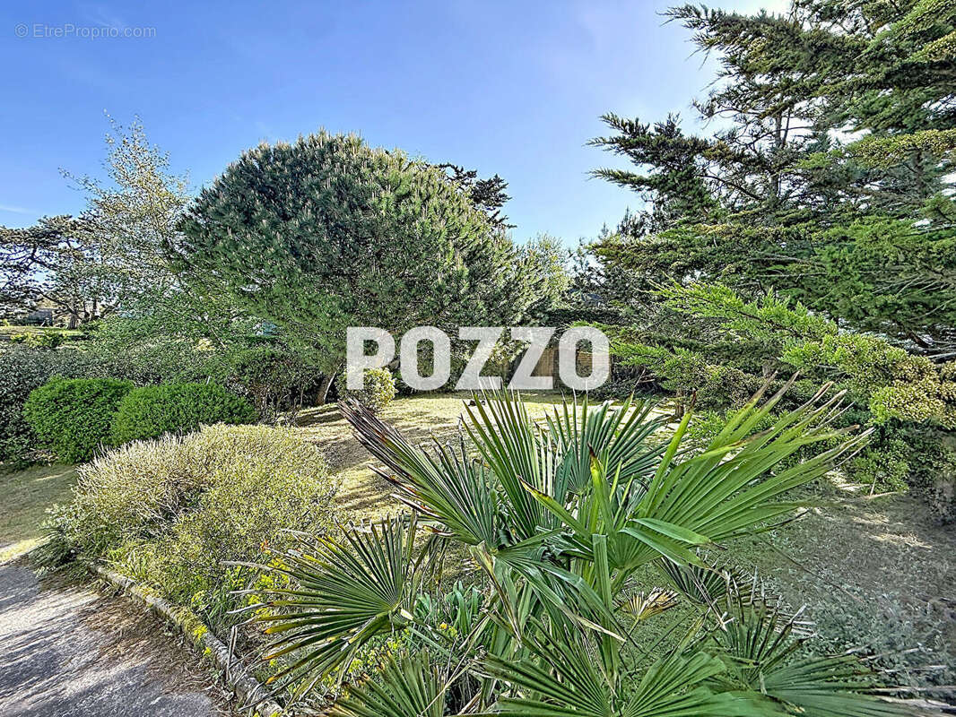 Maison F8 (210m²) en vente à JULLOUVILLE  à 30 m de la mer - photo 3