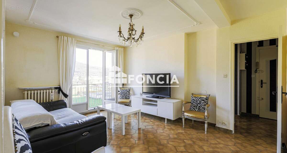 Appartement à SAINT-MARTIN-D'HERES