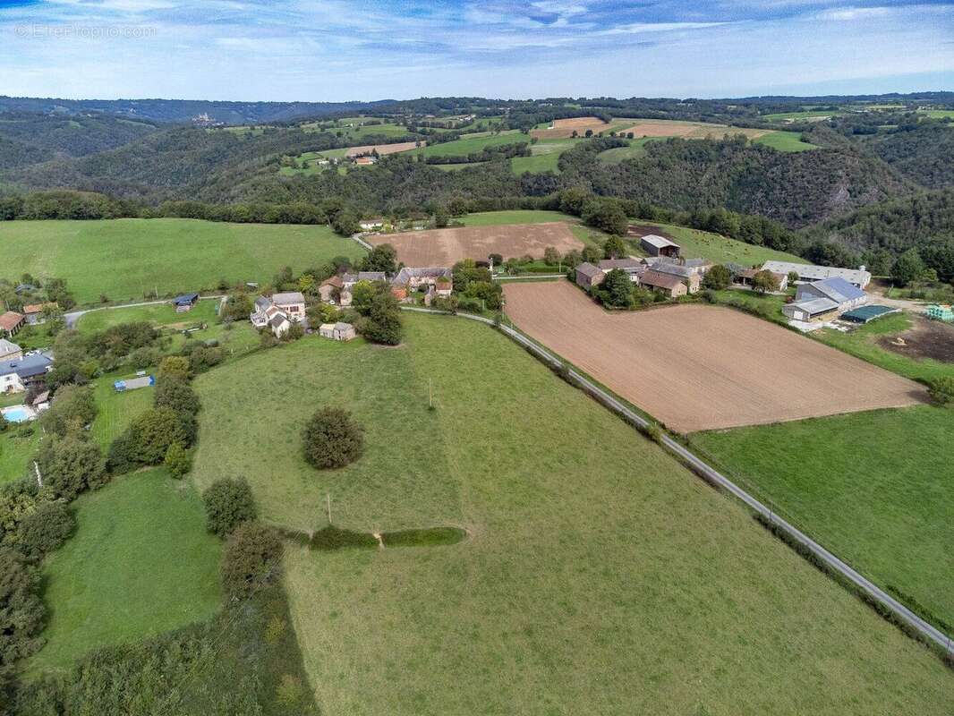 Corps de ferme en U à rénover - 500 m² et 2,4 ha - Proche de Najac, limite Tarn et Aveyron - photo 8