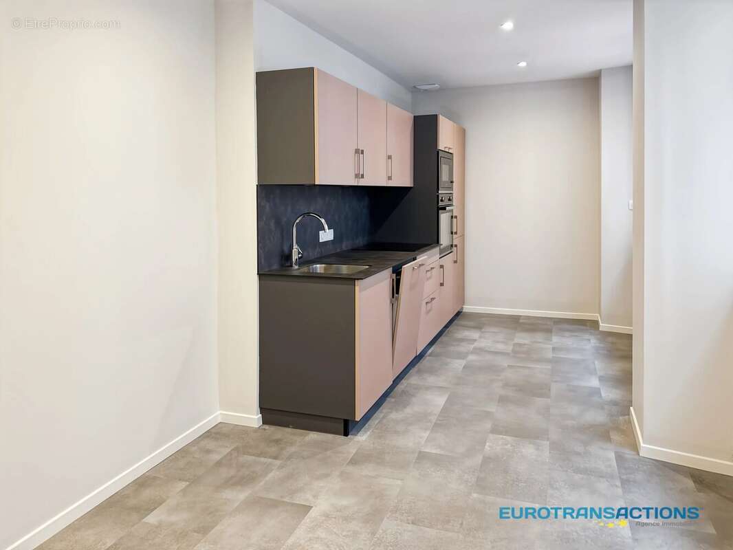 HAGUENAU CENTRE-VILLE – Appartement de caractère de 107,29 m² dans un immeuble du XVIIᵉ siècle - photo 2
