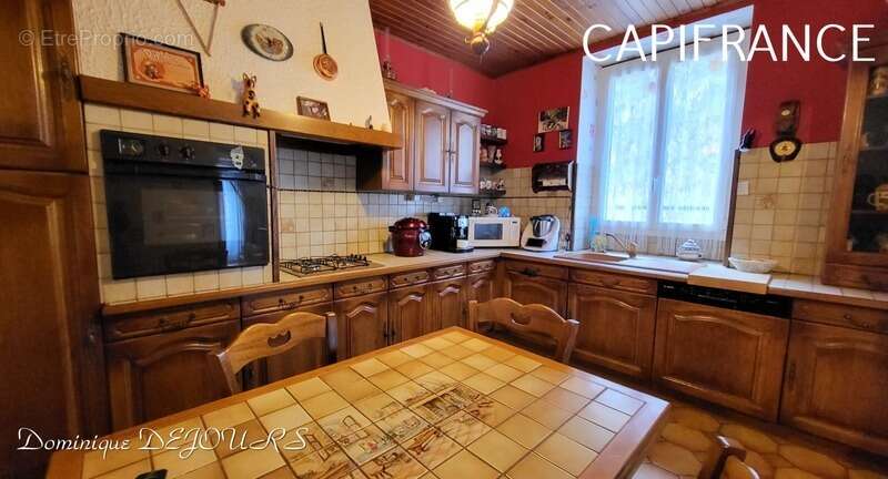 Maison à SAINT-SAUVEUR-DE-MONTAGUT