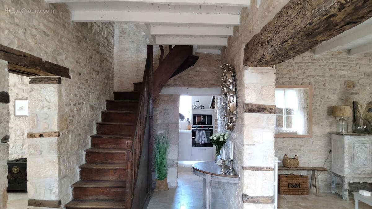 ESCALIER - Maison à AUNAC