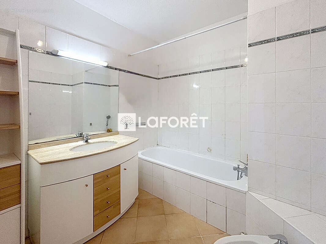 Appartement à MARSEILLE-5E