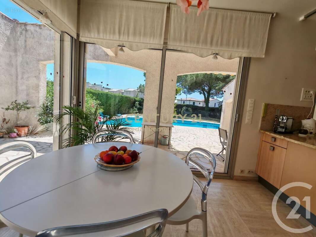 Maison 233 m² à Saint-Jean-De-Vedas  - photo 8