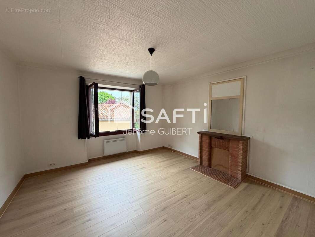 Maison 96 m² à Argenton-Chateau  - photo 8