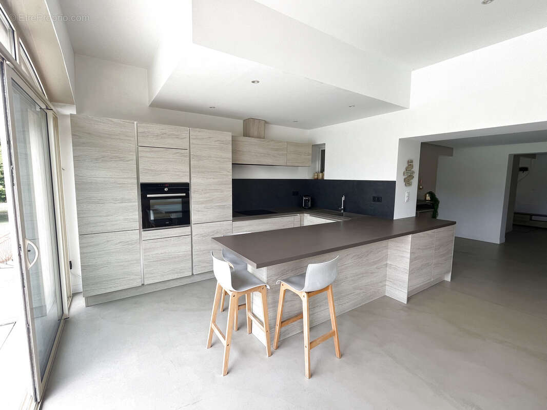 Maison à AMBARES-ET-LAGRAVE