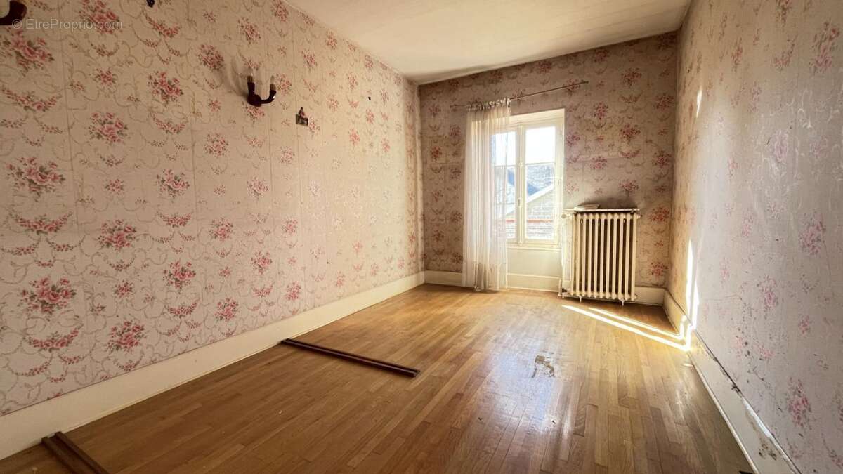 Maison à CUSSY-EN-MORVAN