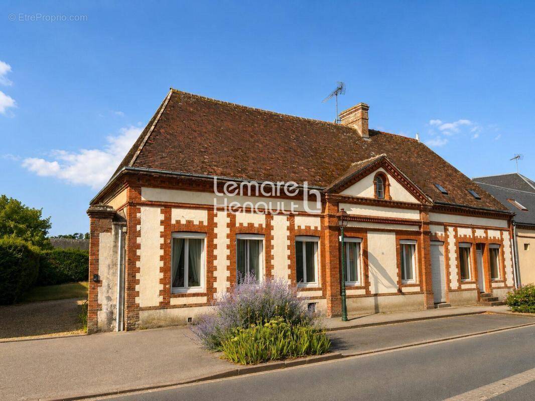 Maison à TREMBLAY-LES-VILLAGES