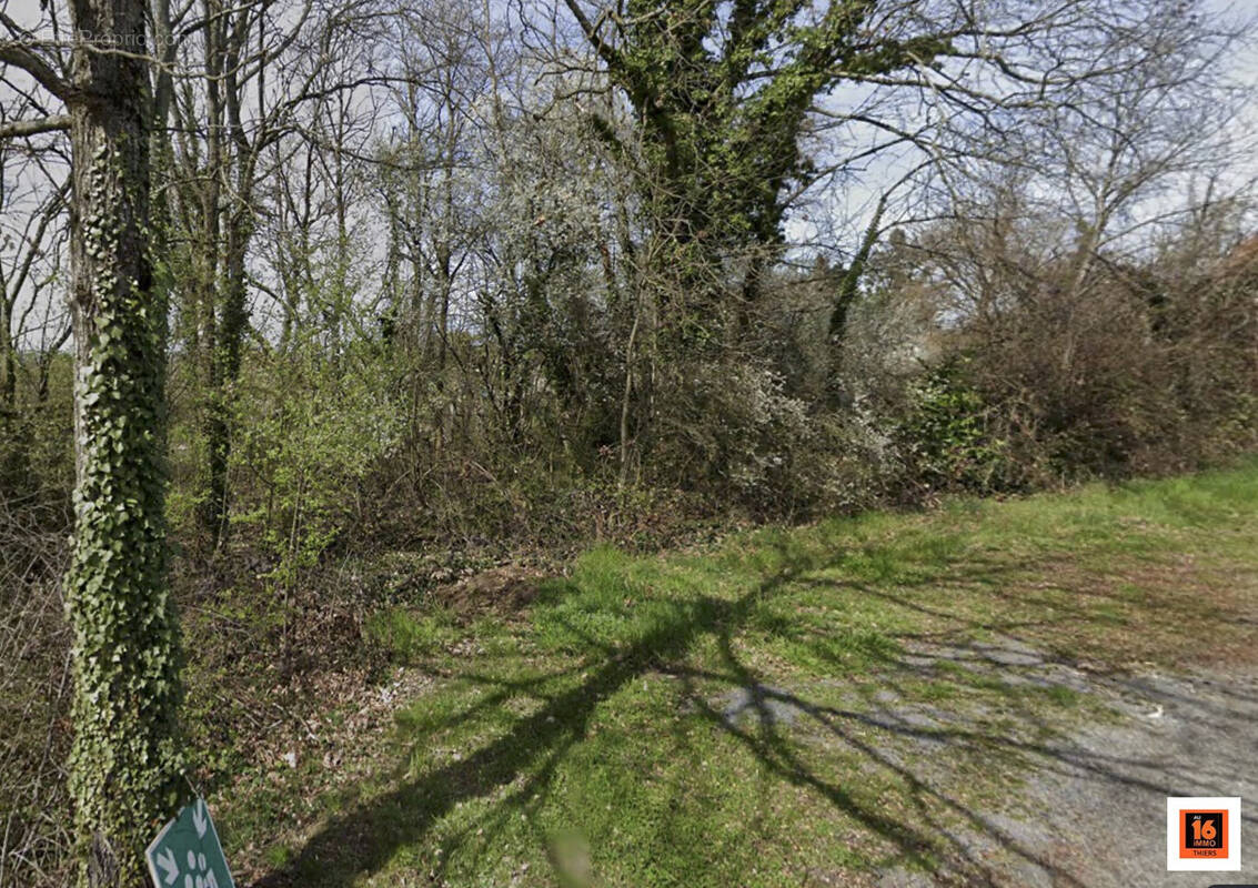 Terrain à PASLIERES