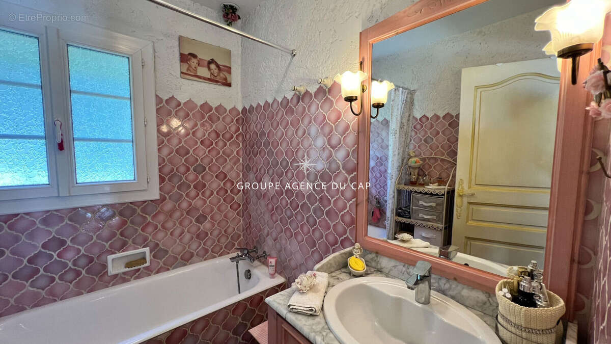 Maison à LES ISSAMBRES