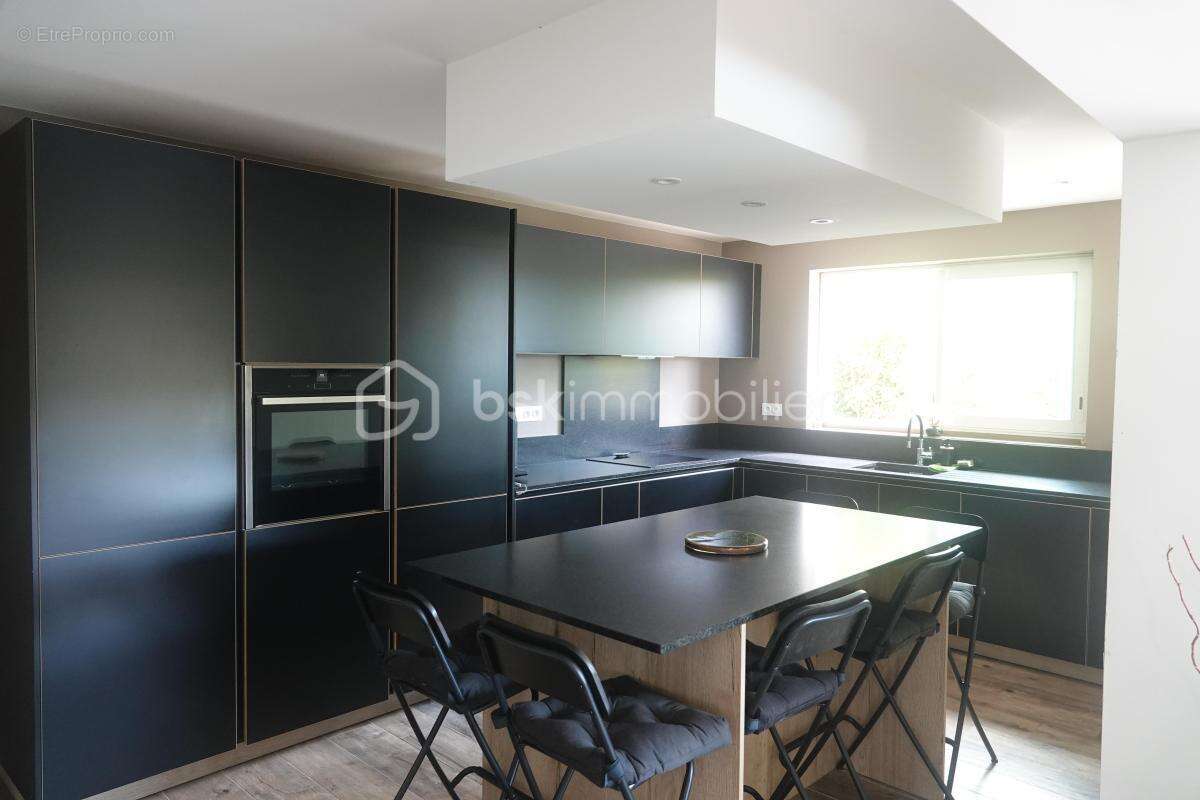 Maison individuelle de 220m2 avec 2 appartements - piscine - garage - jardin arbore - photo 10