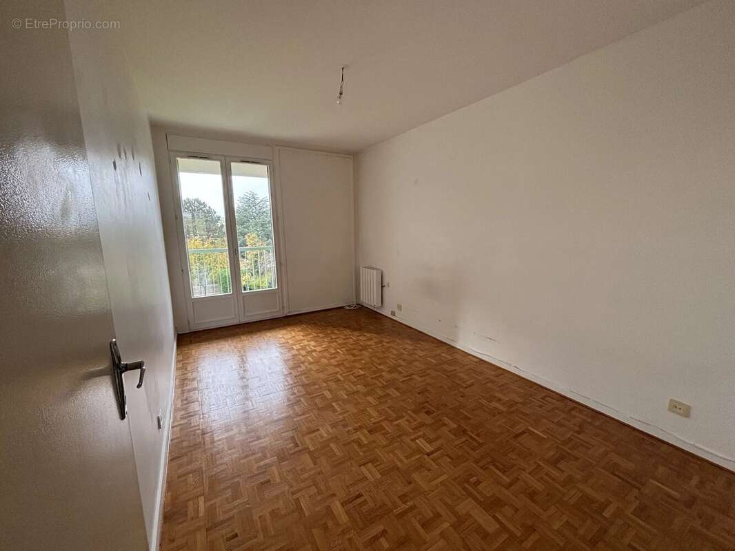 GUILHERAND-GRANGES - T4 de 78m² avec garage et cave - VENDU LOUE. - photo 6