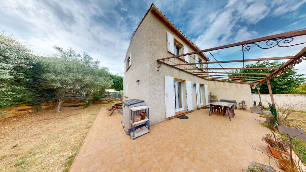 Maison à LA FARE-LES-OLIVIERS