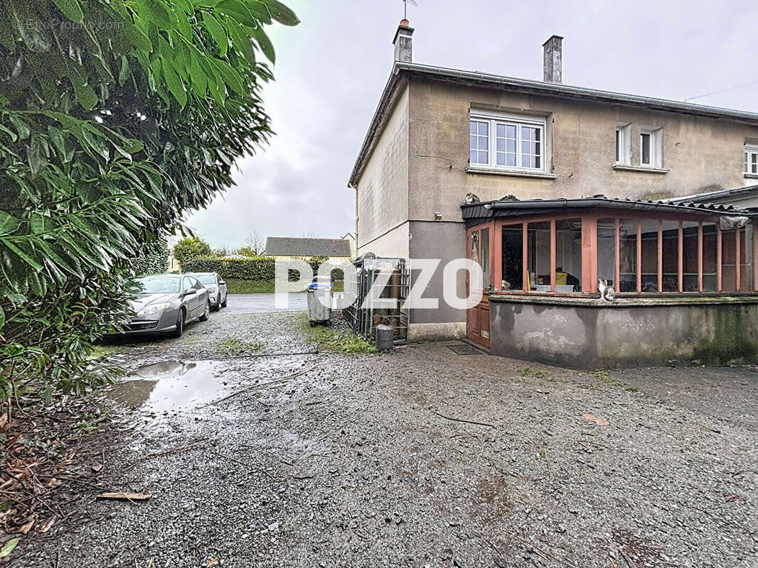 Commerce à SAINT-SAUVEUR-LENDELIN