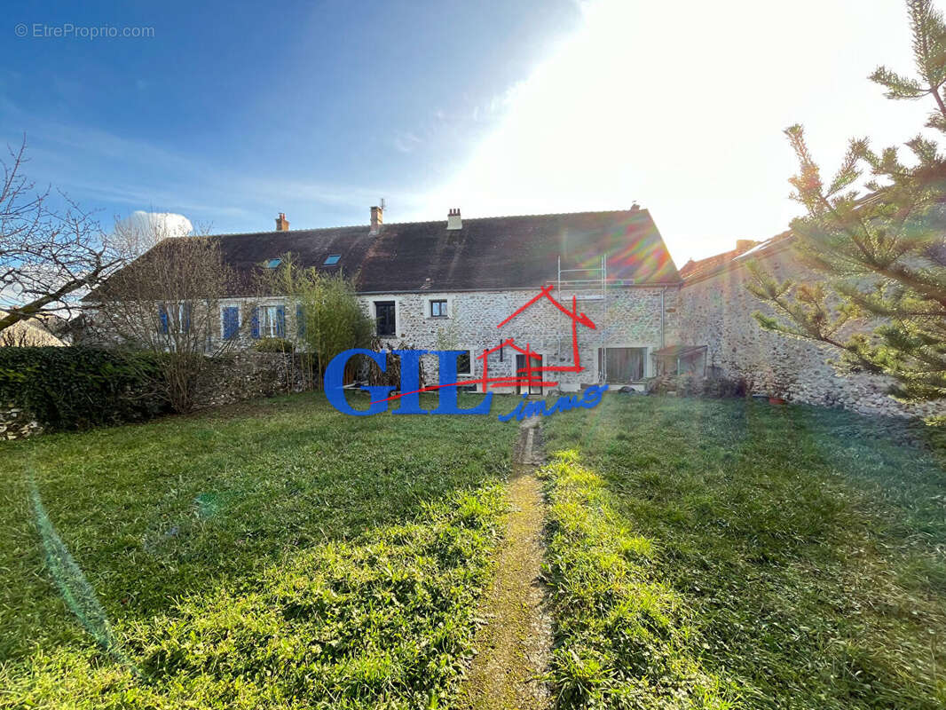 Maison à SAVIGNY-LE-TEMPLE