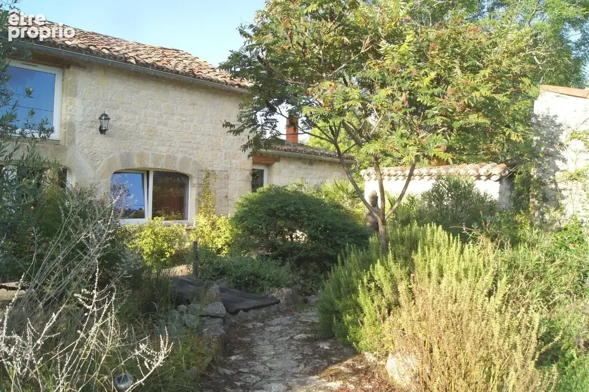 Propriété de caractère avec piscine et 2,5 hectares - photo 14