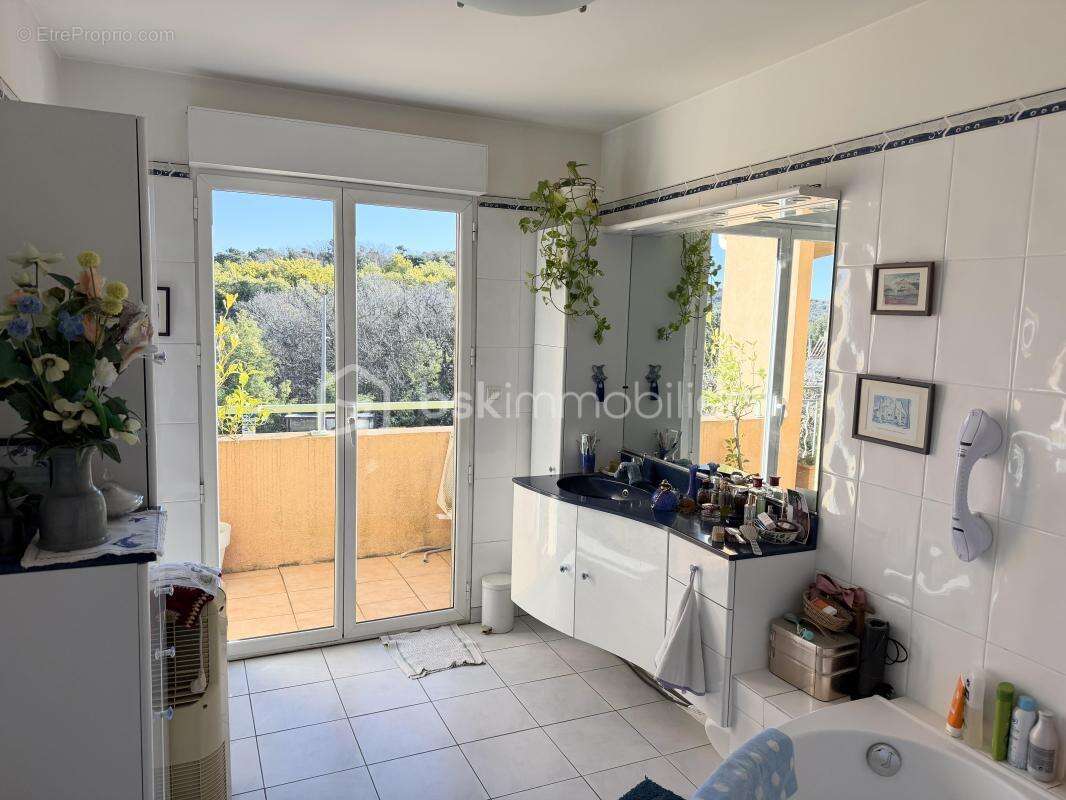 Appartement à LA CROIX-VALMER