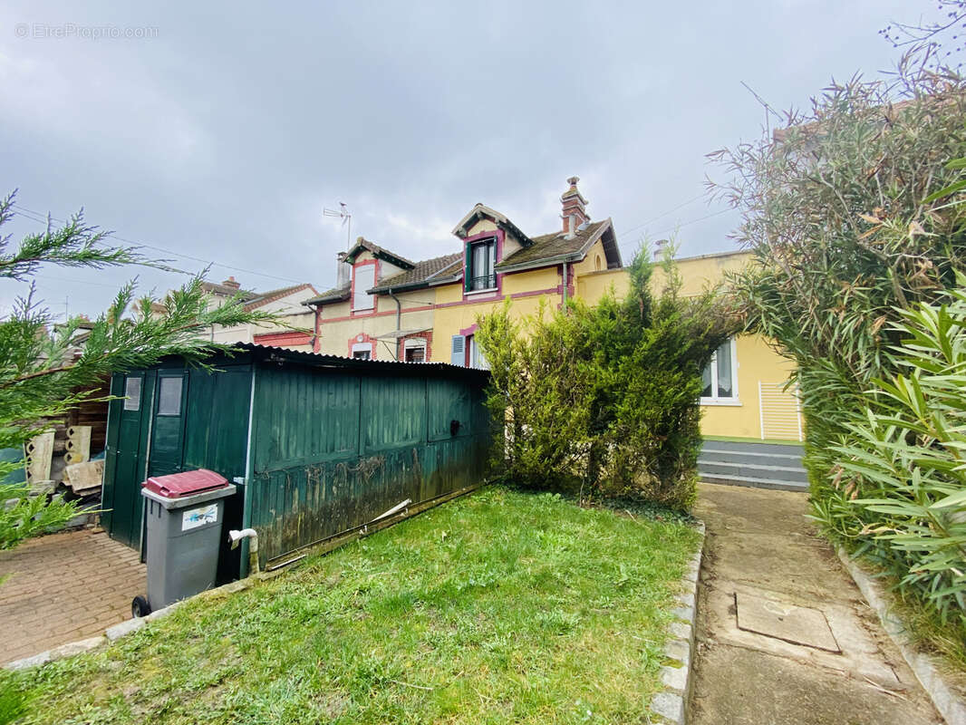 Maison à MONTEREAU-FAULT-YONNE