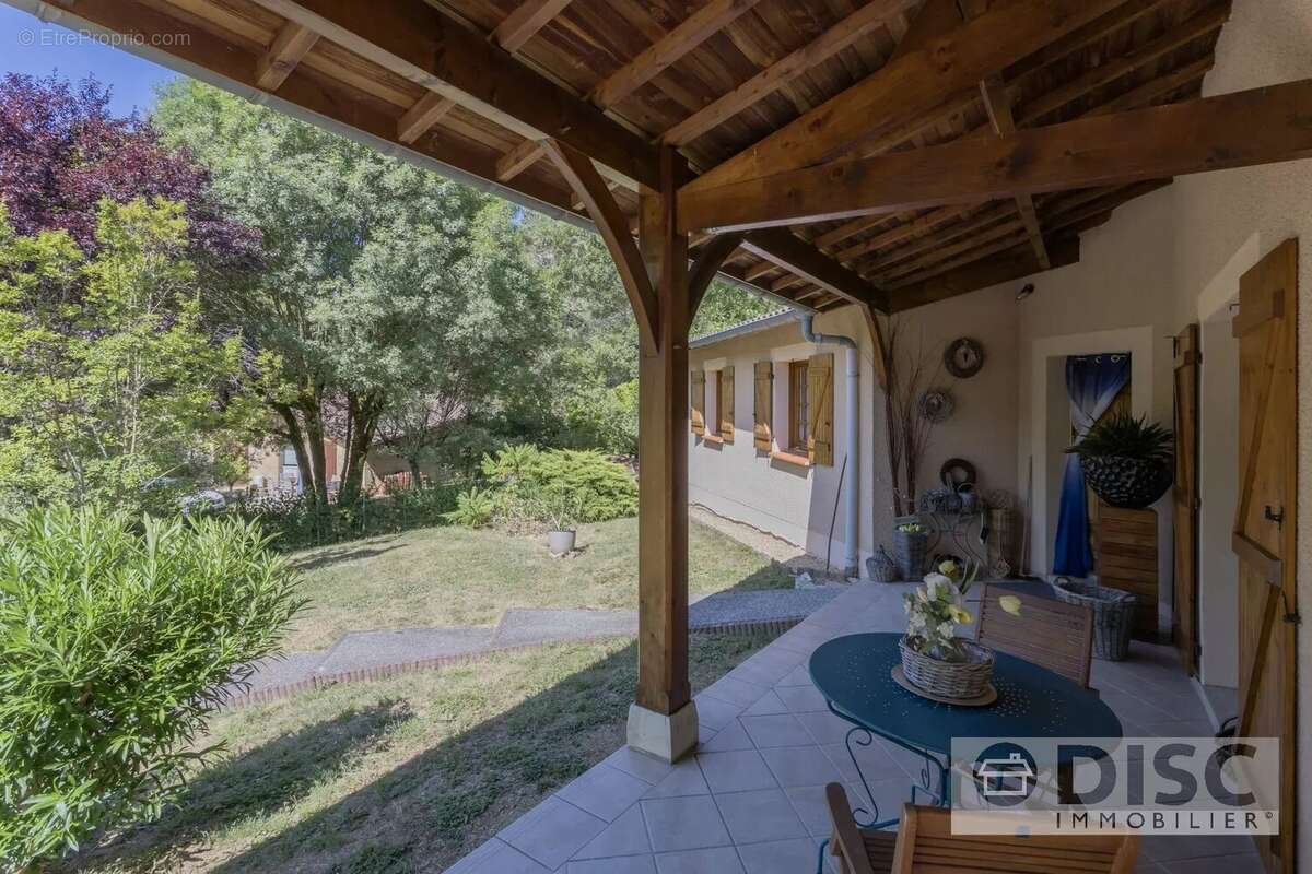 Maison de plain-pied avec vue, jardin et grand garage à 2 km de Saint-Antonin-Noble-Val. - photo 3
