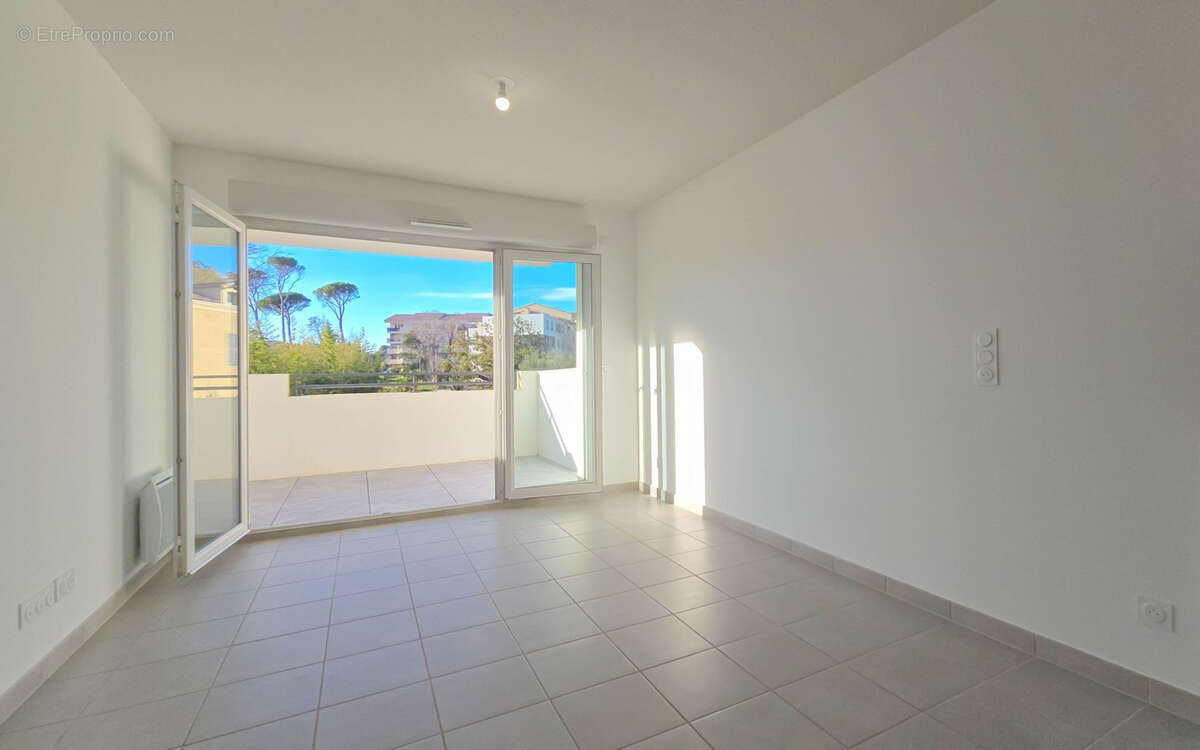 Appartement à LE MUY