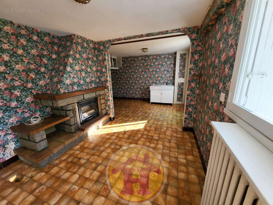 Maison à SAINT-JUNIEN